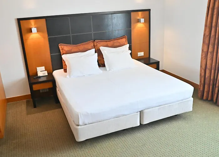 巴格拉酒店 3* 巴塞卢什